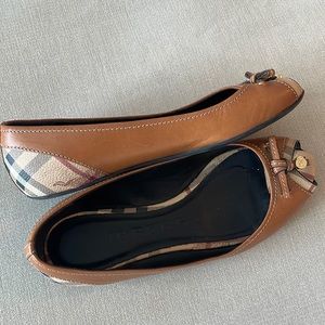 BURBERRY FLATS